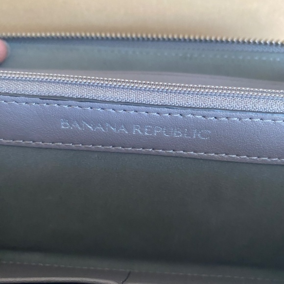 Banana Republic Zip Around Wallet Grey - Picture 4 of 6